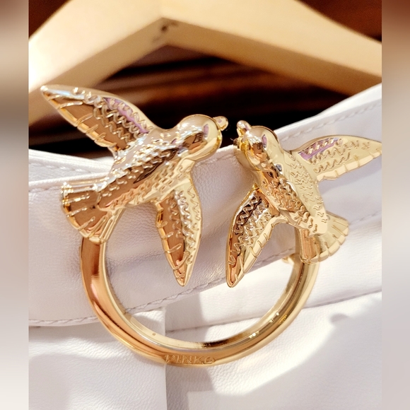 NWT-❤️-Pinko-Bonnie Shorts-White Faux Leather-Gold Belt-Pockets-Size 40 - Picture 2 of 11